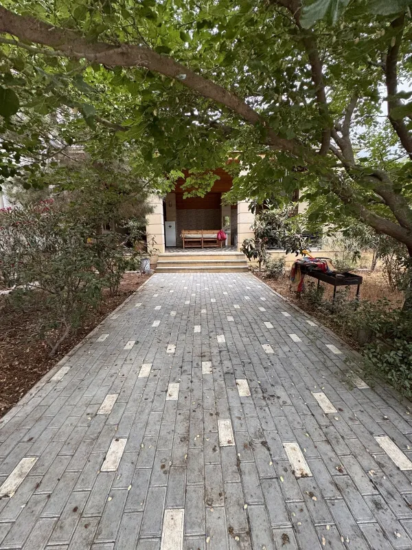 Satılır 4 otaqlı həyət evi 300 m²