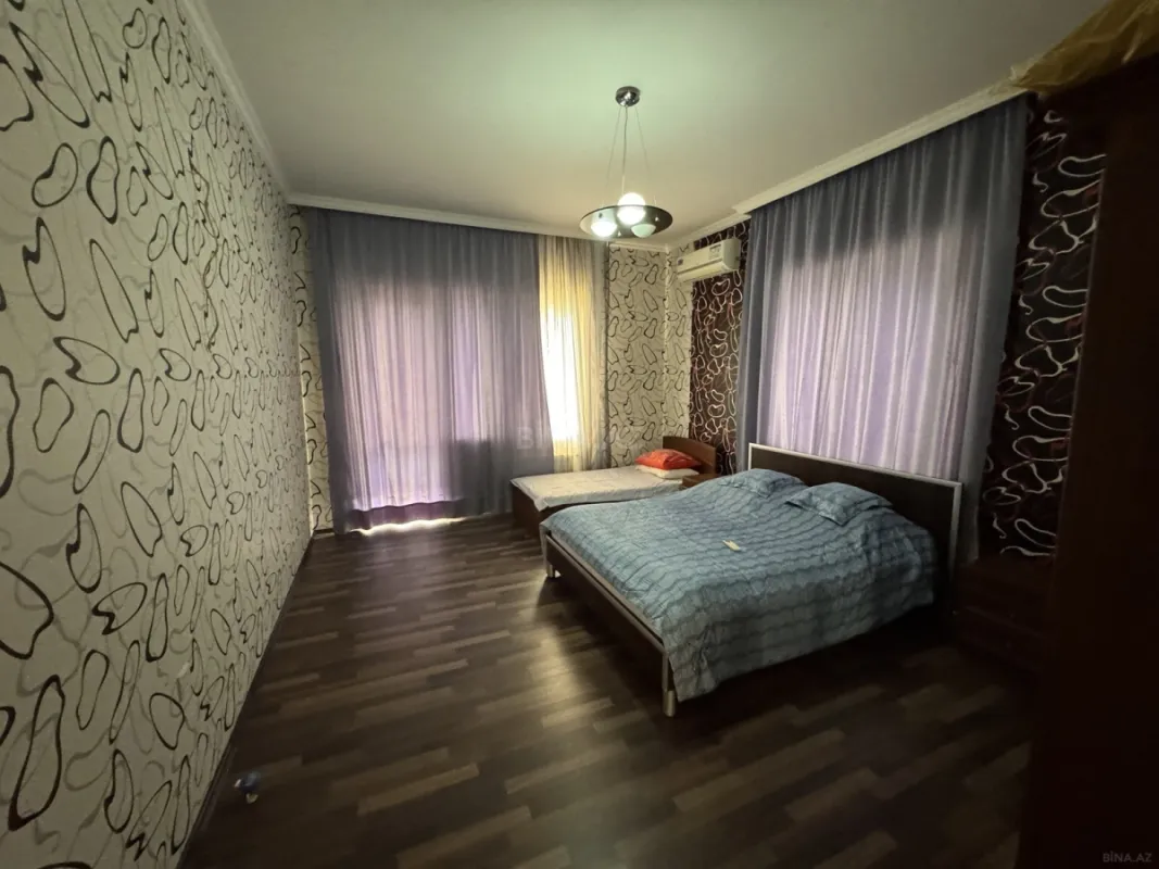 Satılır 4 otaqlı həyət evi 300 m²