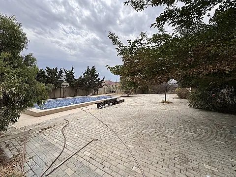 Satılır 4 otaqlı həyət evi 300 m²