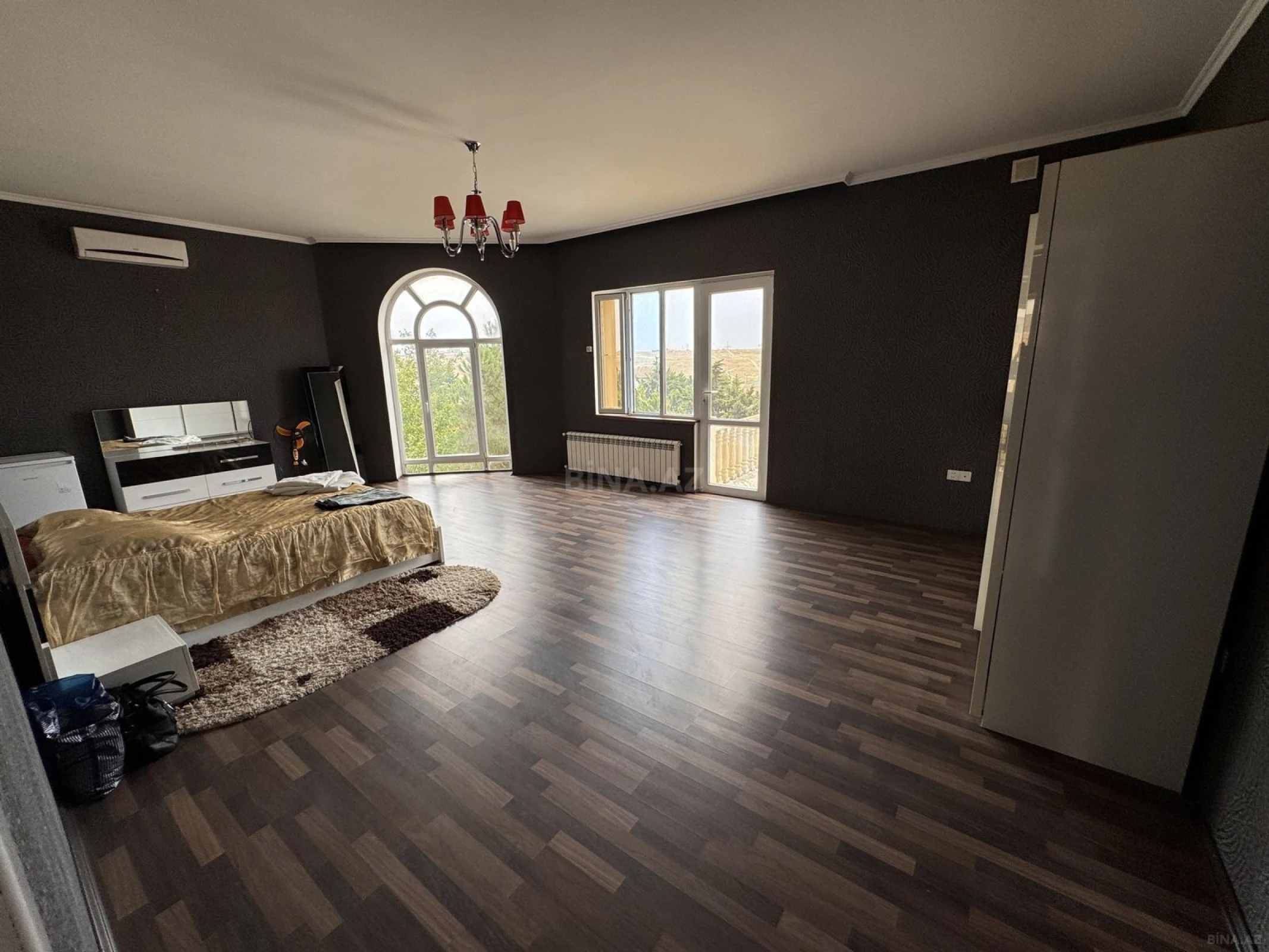 Satılır 4 otaqlı həyət evi 300 m²