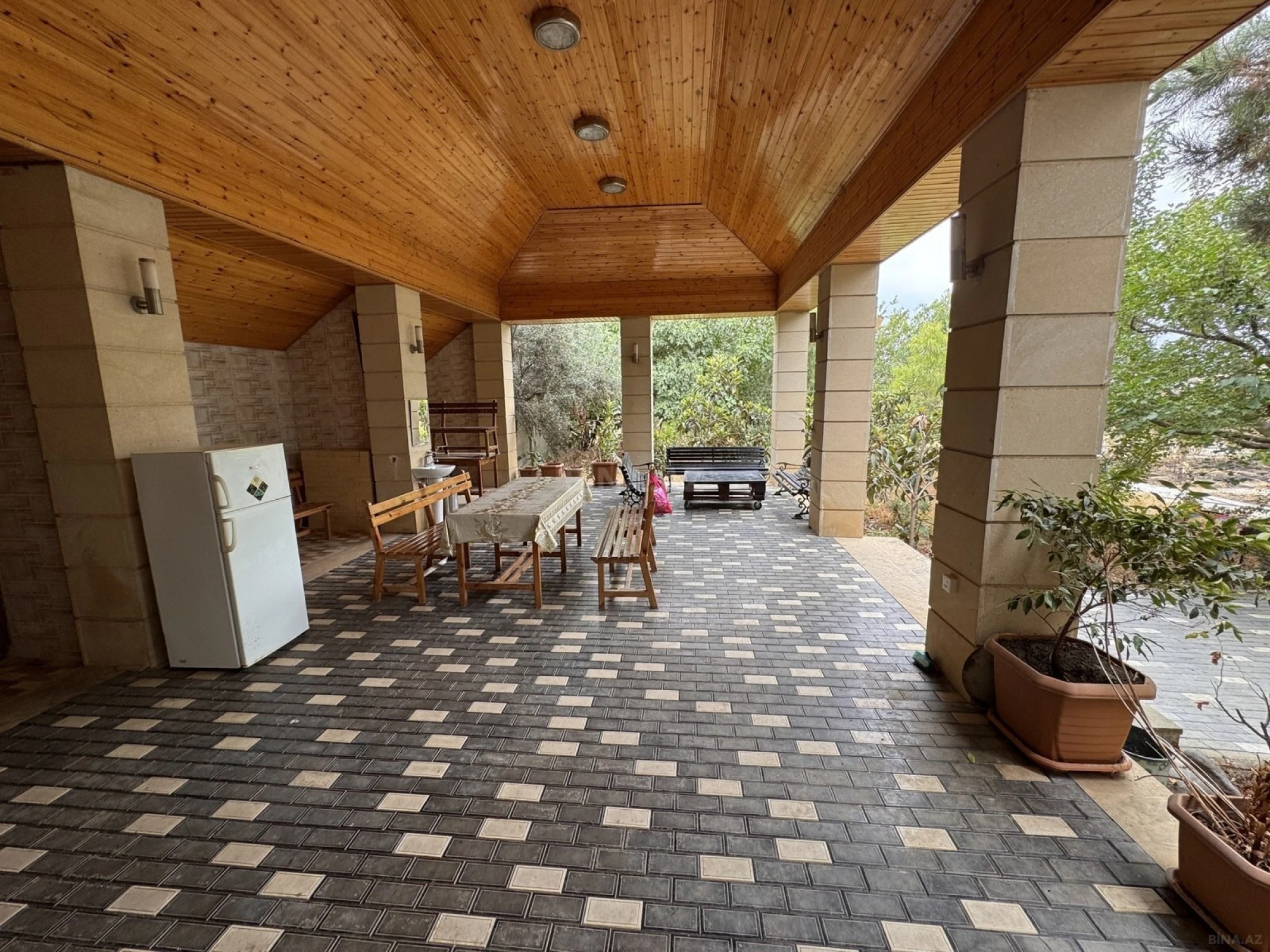 Satılır 4 otaqlı həyət evi 300 m²