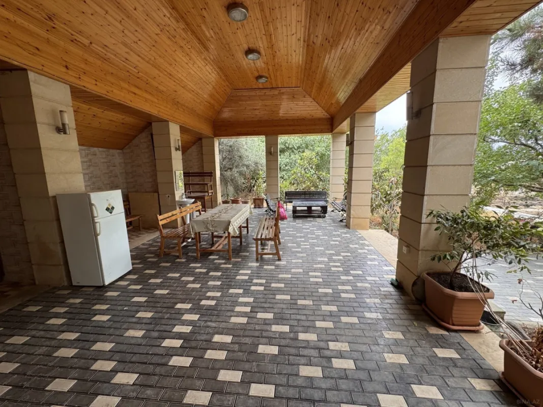 Satılır 4 otaqlı həyət evi 300 m²