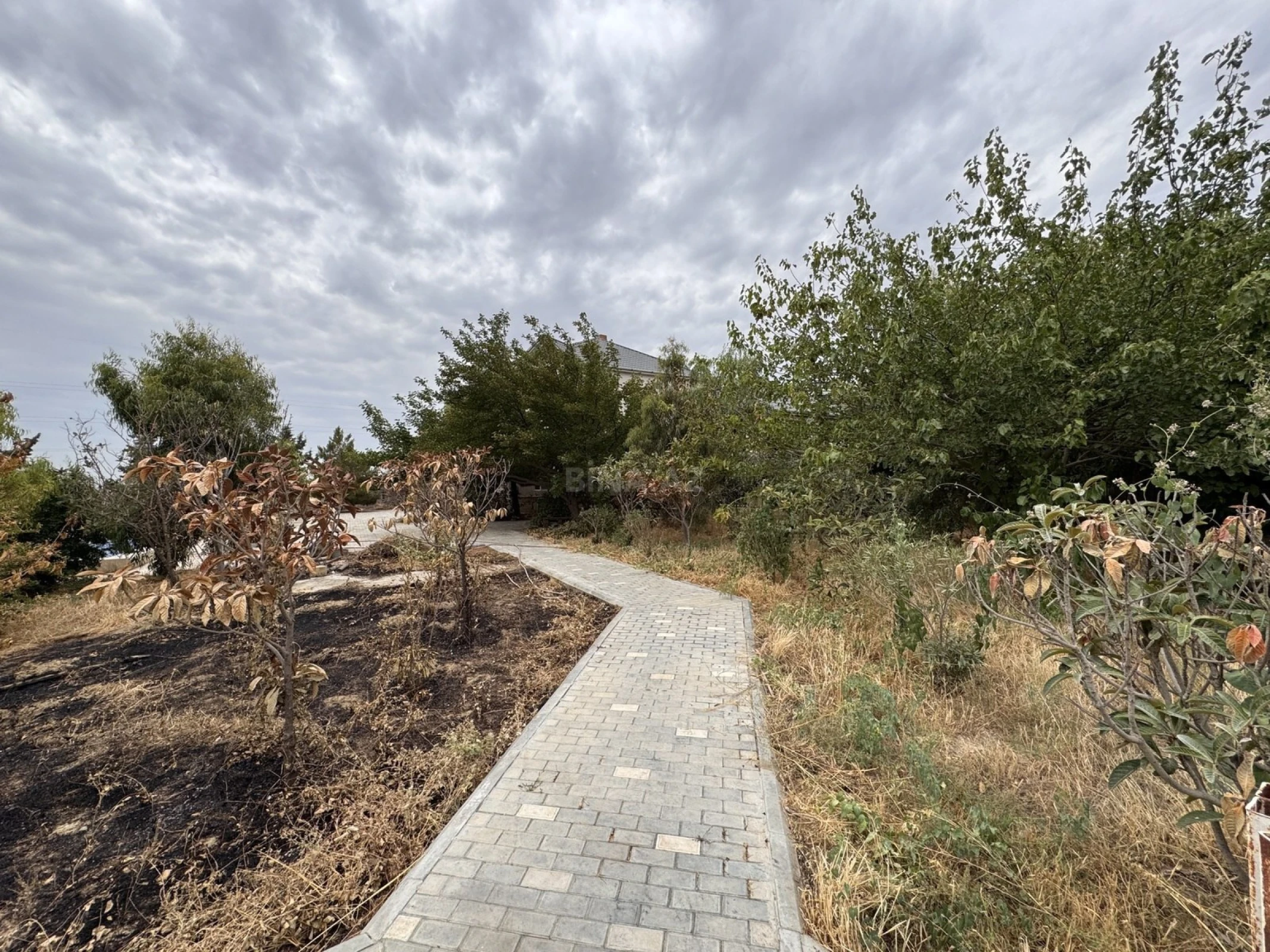 Satılır 4 otaqlı həyət evi 300 m²