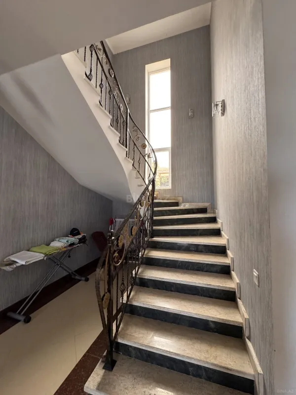 Satılır 4 otaqlı həyət evi 300 m²