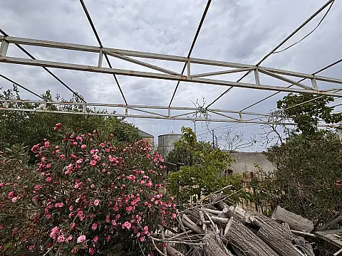 Satılır 4 otaqlı həyət evi 300 m²