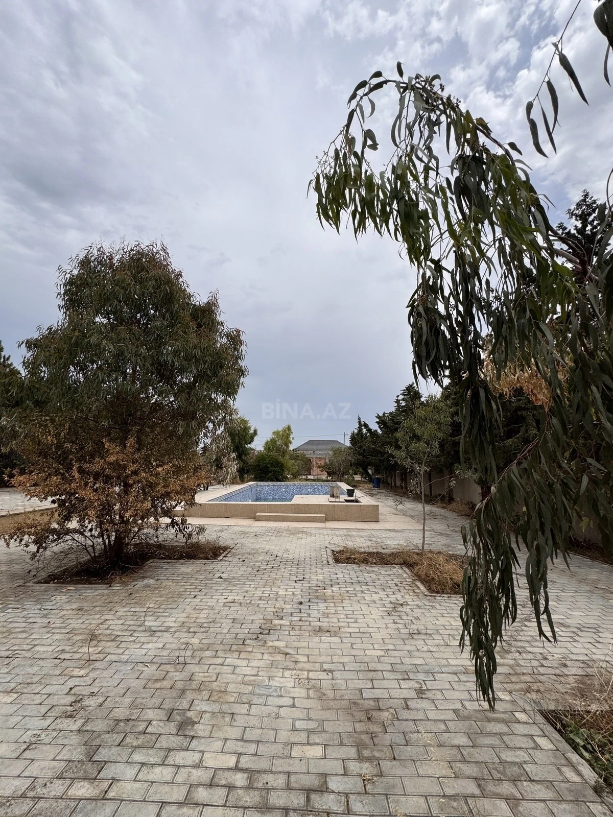 Satılır 4 otaqlı həyət evi 300 m²