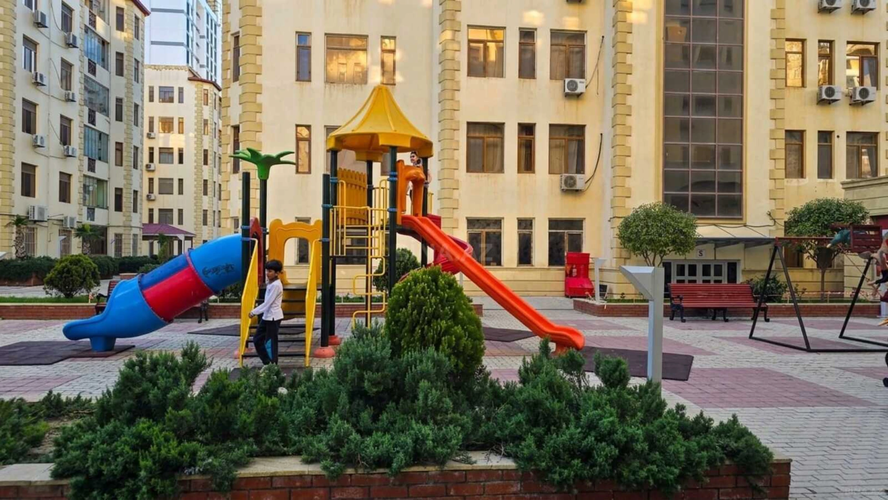 Satılır 3 otaqlı mənzil 112 m²