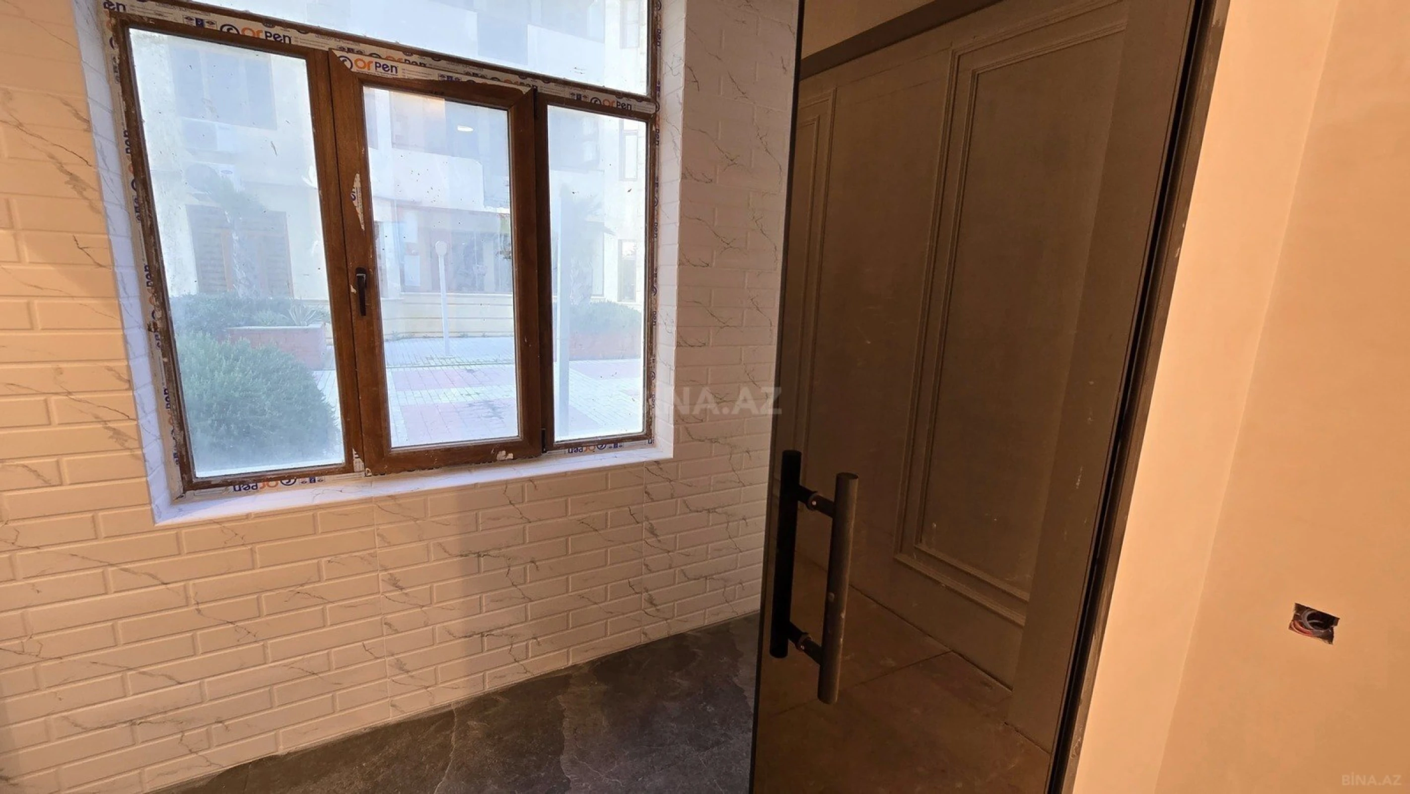 Satılır 3 otaqlı mənzil 112 m²