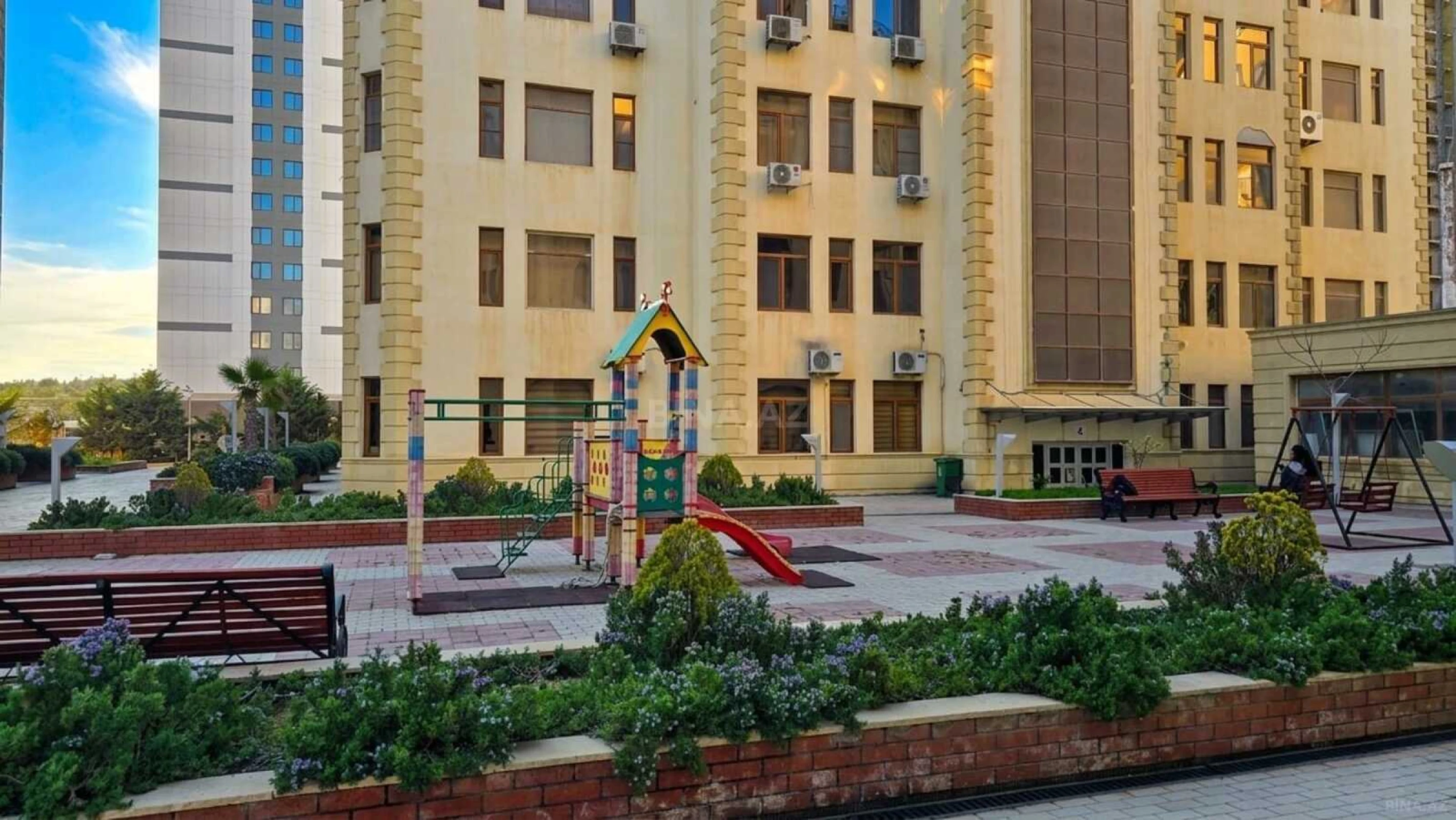 Satılır 3 otaqlı mənzil 112 m²