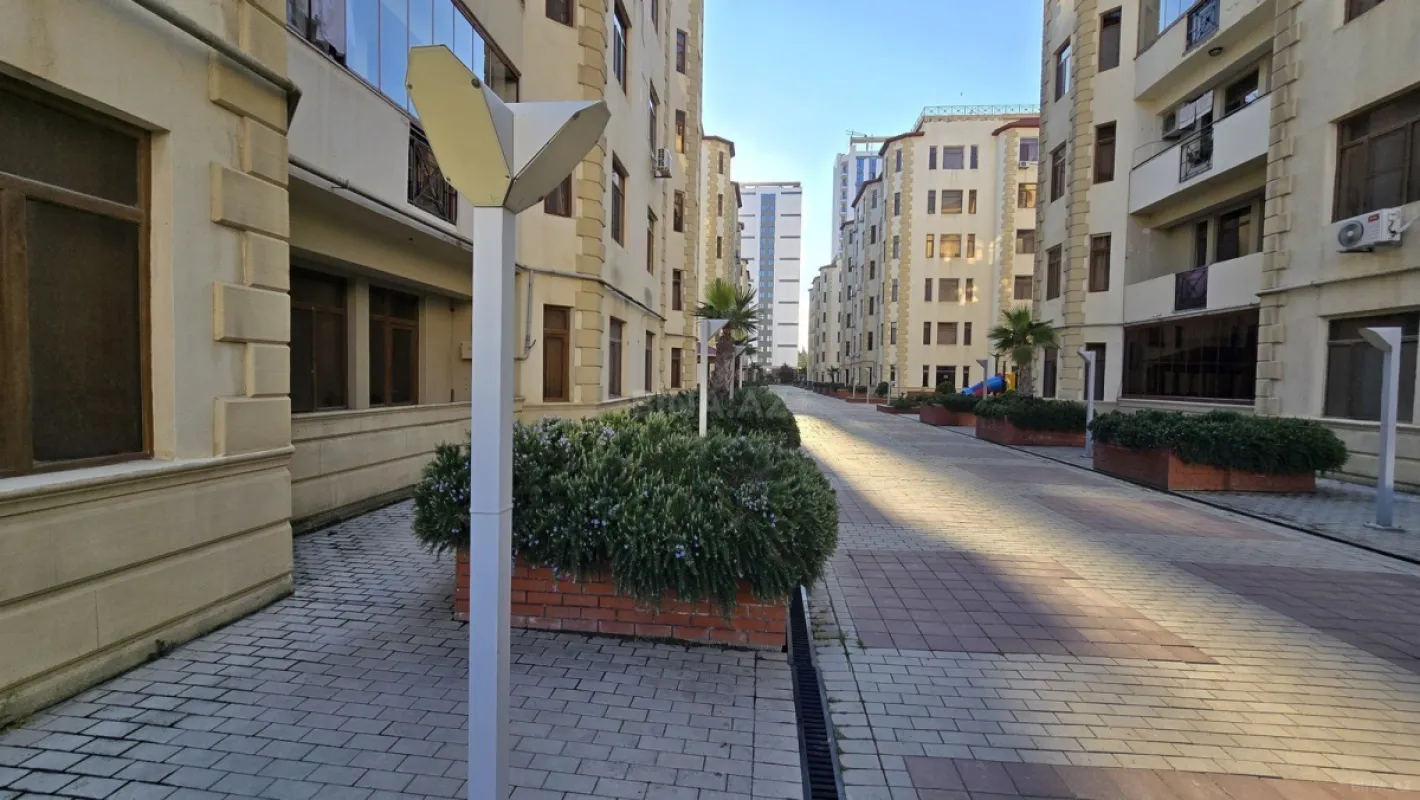 Satılır 3 otaqlı mənzil 112 m²