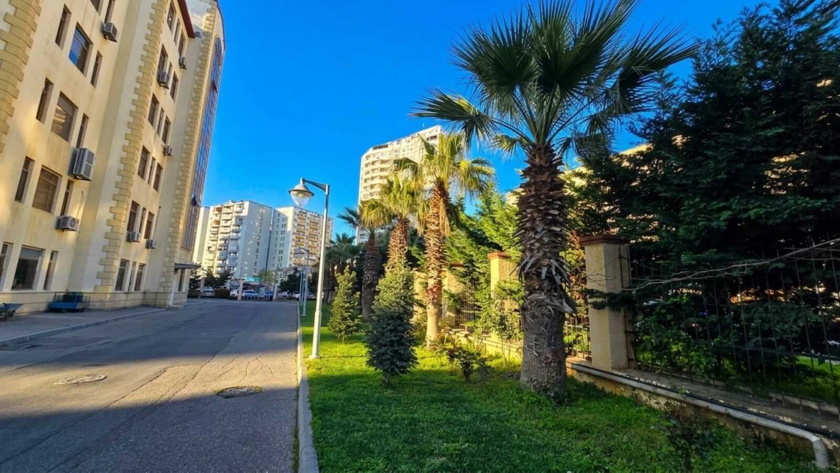 Satılır 3 otaqlı mənzil 112 m²
