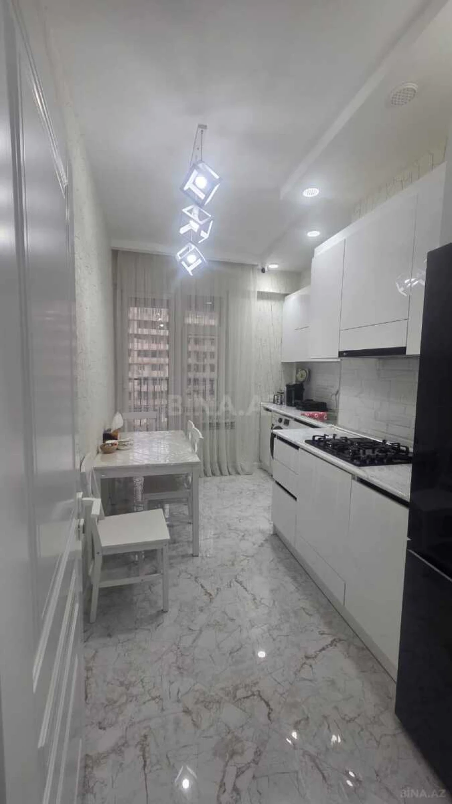 Satılır 2 otaqlı mənzil 82 m²