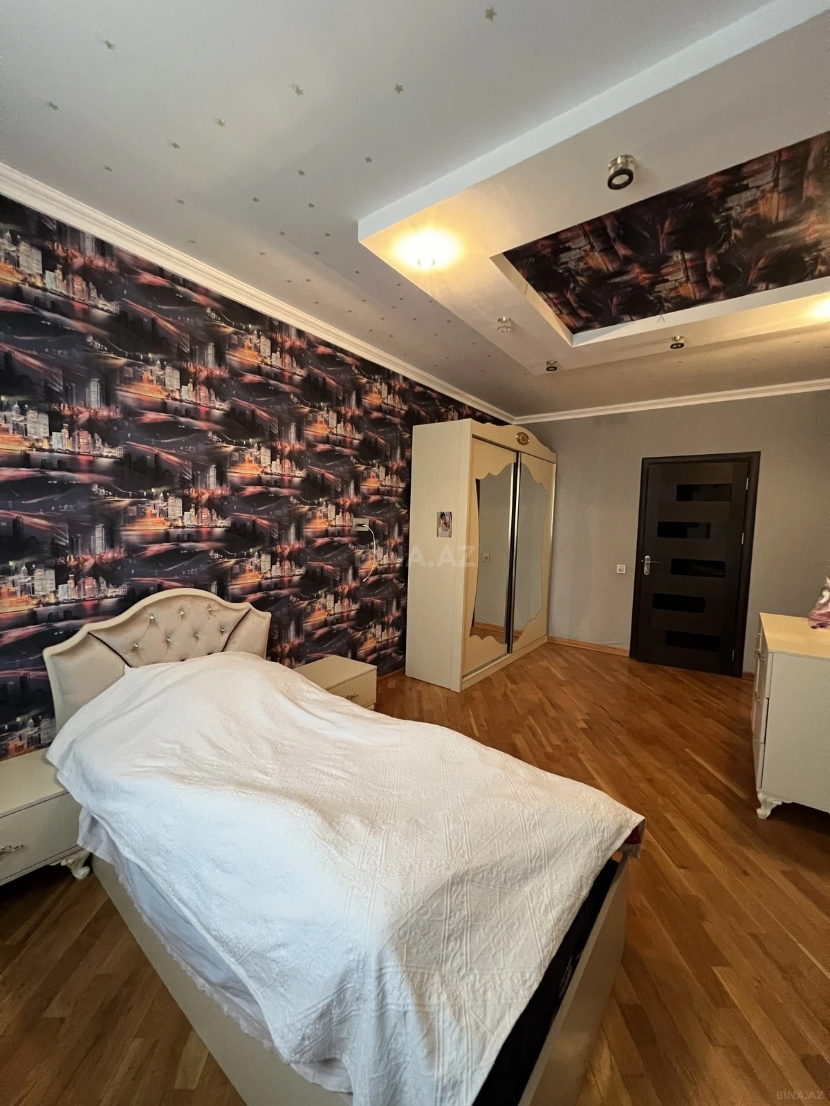 Satılır 3 otaqlı mənzil 112 m²