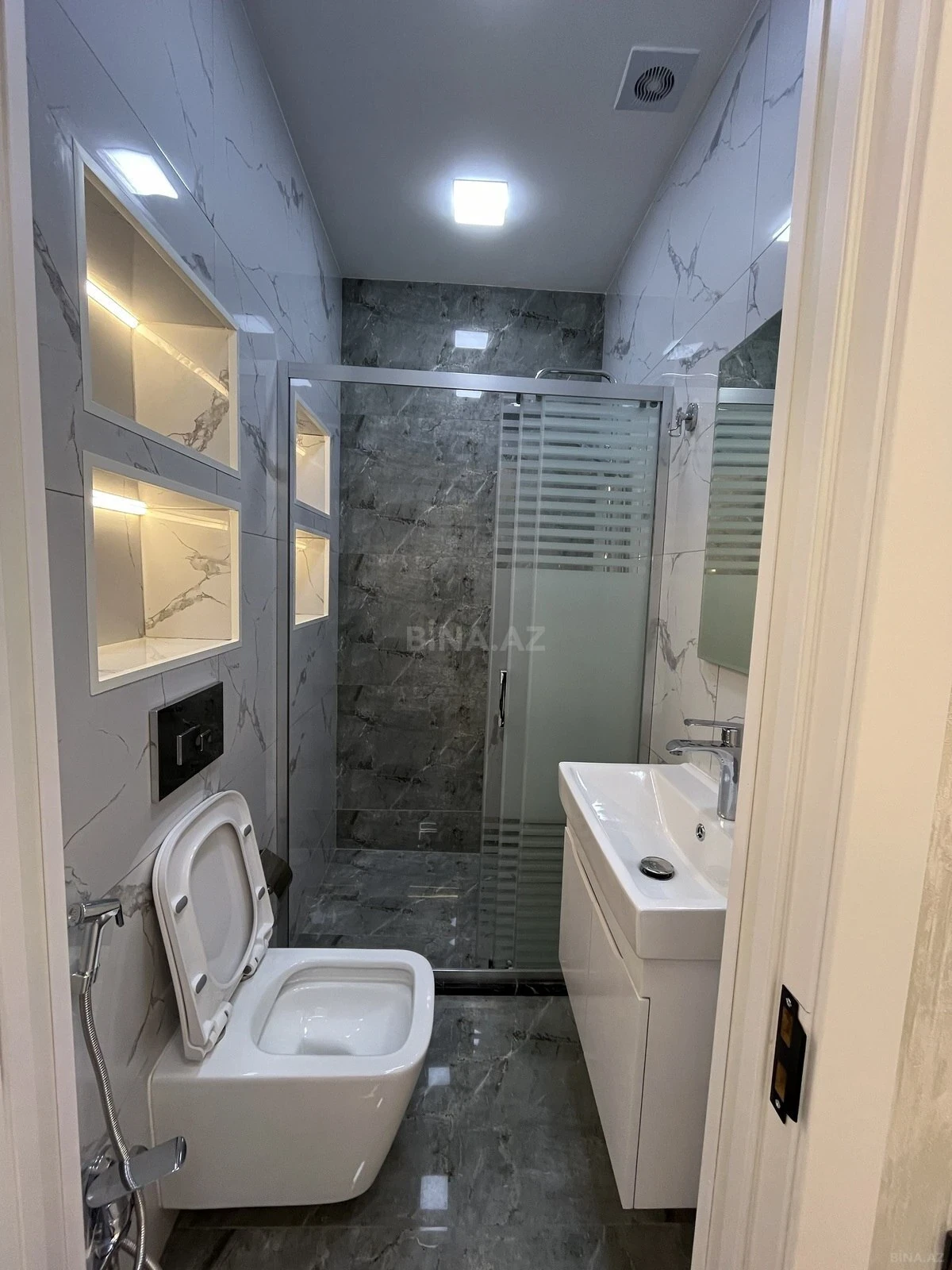 Kirayə verilir 2 otaqlı mənzil 60 m²
