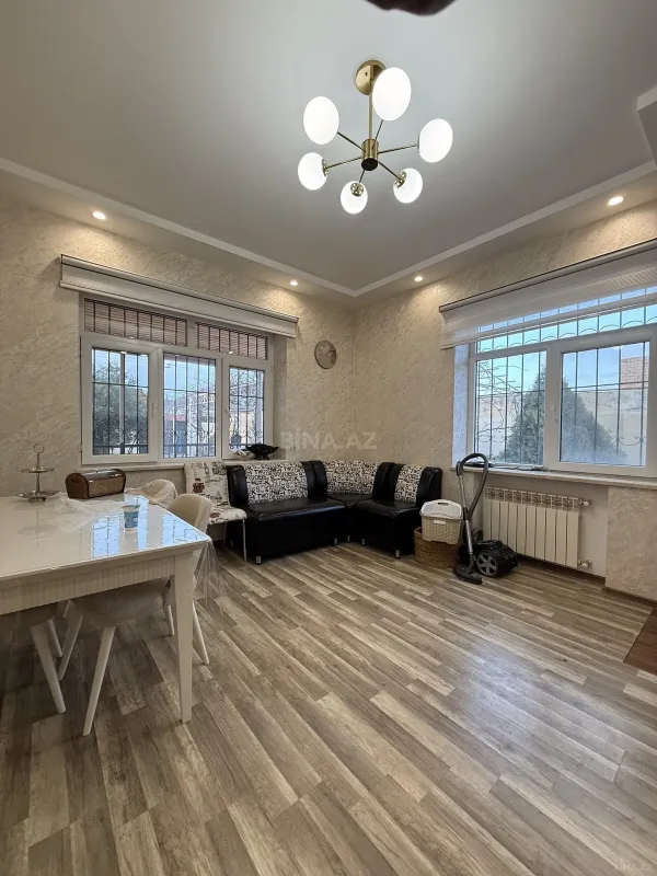 Satılır 5 otaqlı həyət evi 192 m²