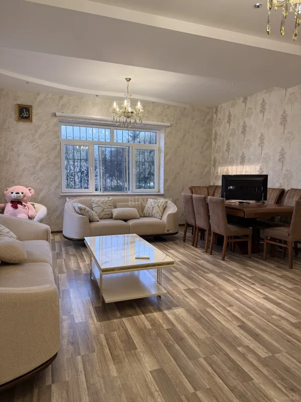 Satılır 5 otaqlı həyət evi 192 m²