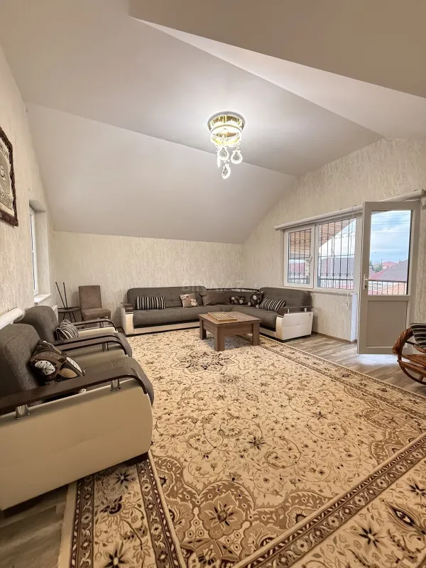 Satılır 5 otaqlı həyət evi 192 m²
