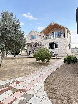 Satılır 5 otaqlı həyət evi 192 m²