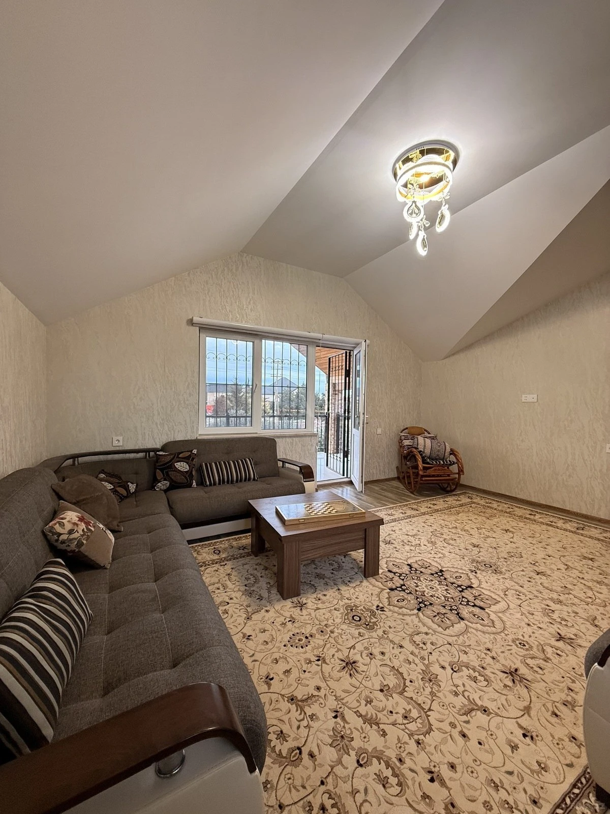 Satılır 5 otaqlı həyət evi 192 m²