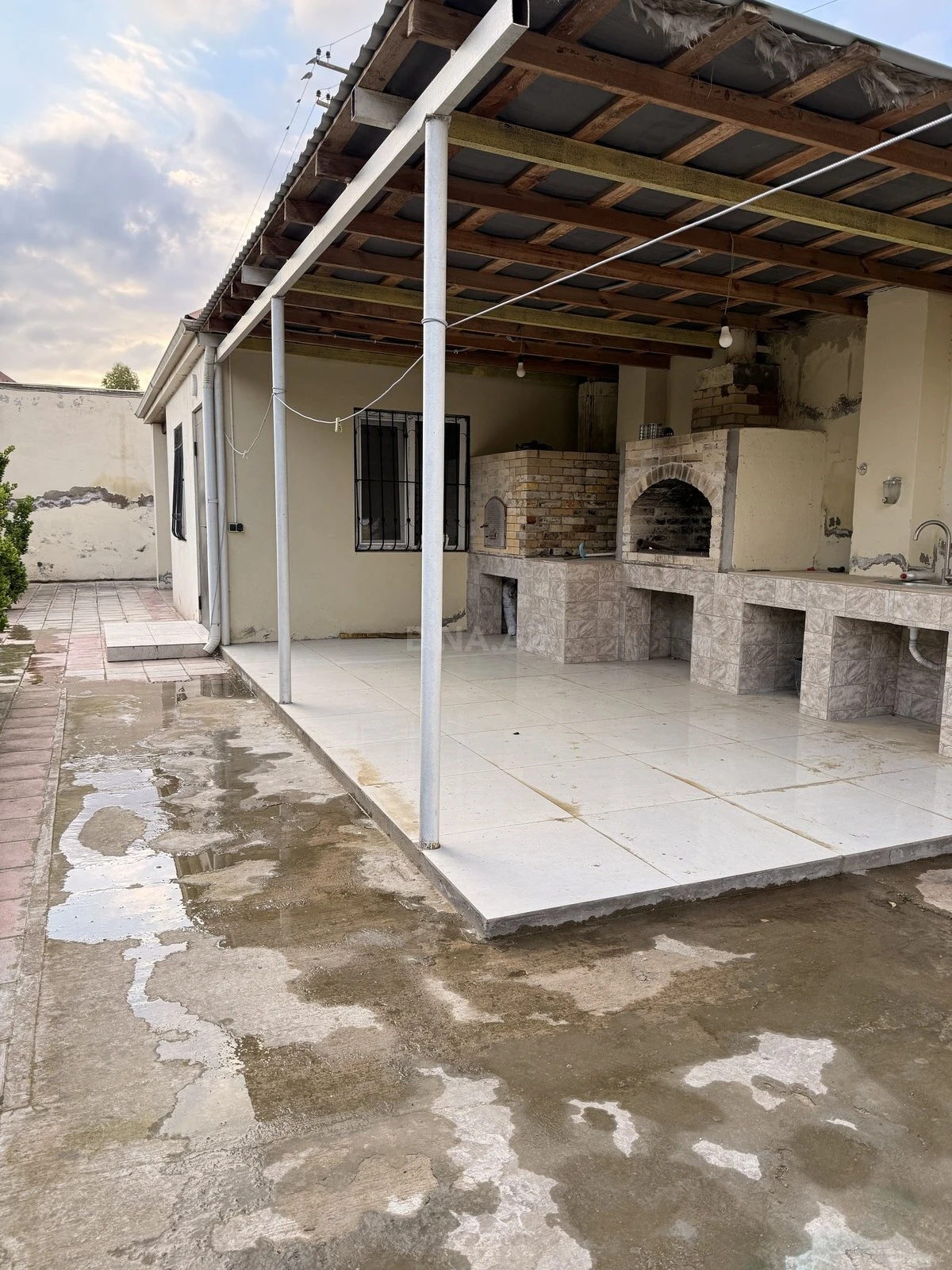 Satılır 5 otaqlı həyət evi 192 m²