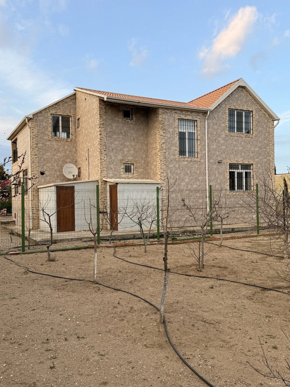 Satılır 5 otaqlı həyət evi 192 m²