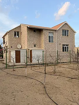 Satılır 5 otaqlı həyət evi 192 m²