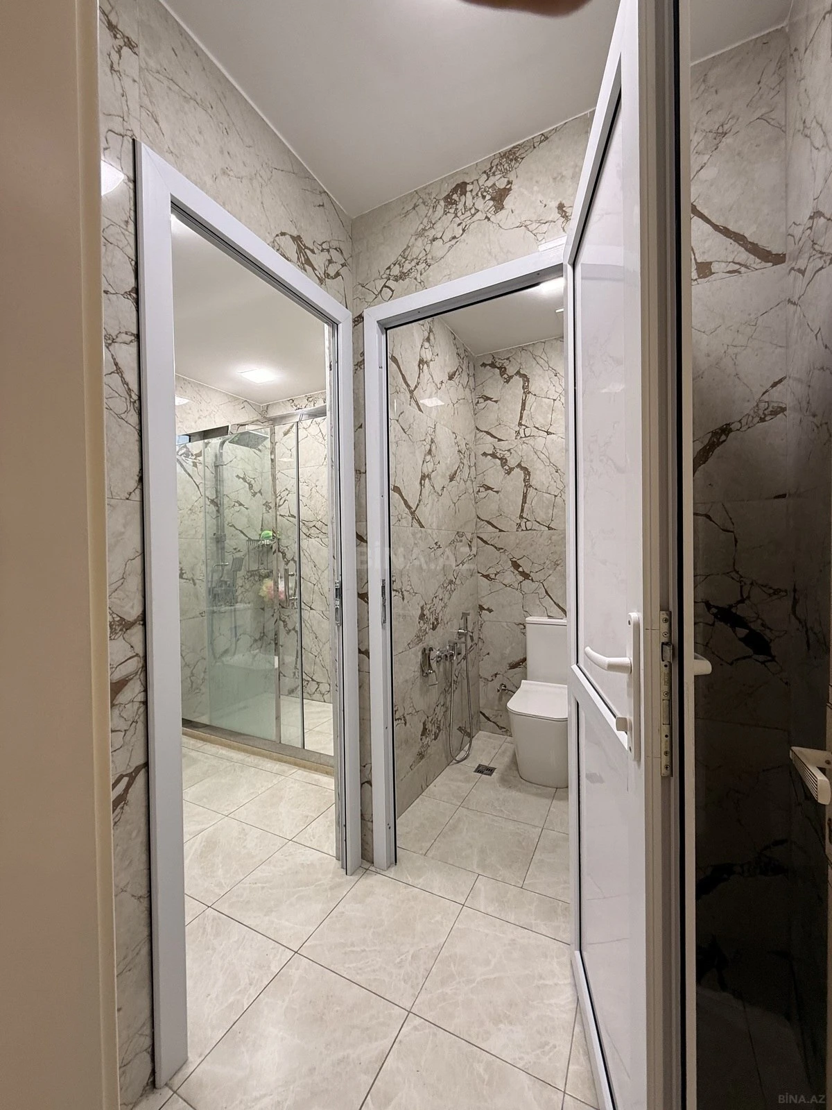 Satılır 5 otaqlı həyət evi 192 m²