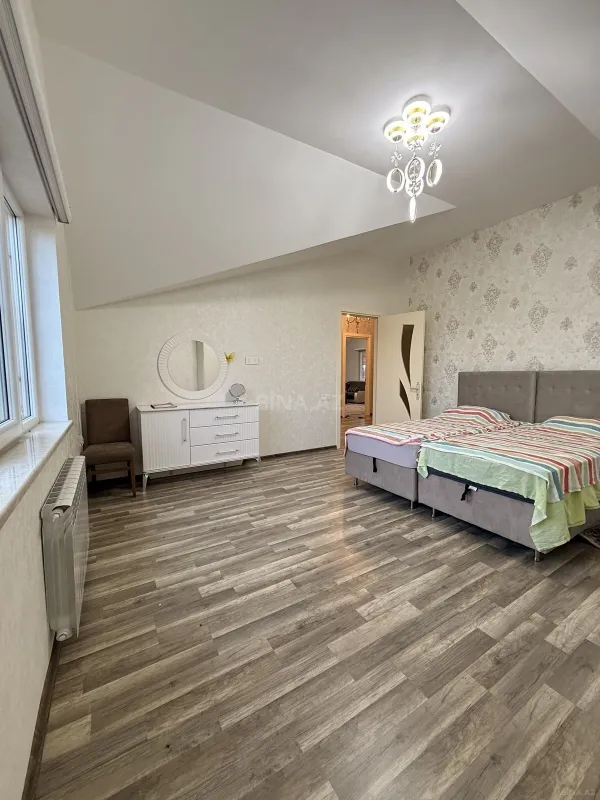 Satılır 5 otaqlı həyət evi 192 m²