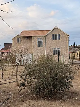 Satılır 5 otaqlı həyət evi 192 m²