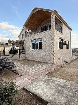 Satılır 5 otaqlı həyət evi 192 m²