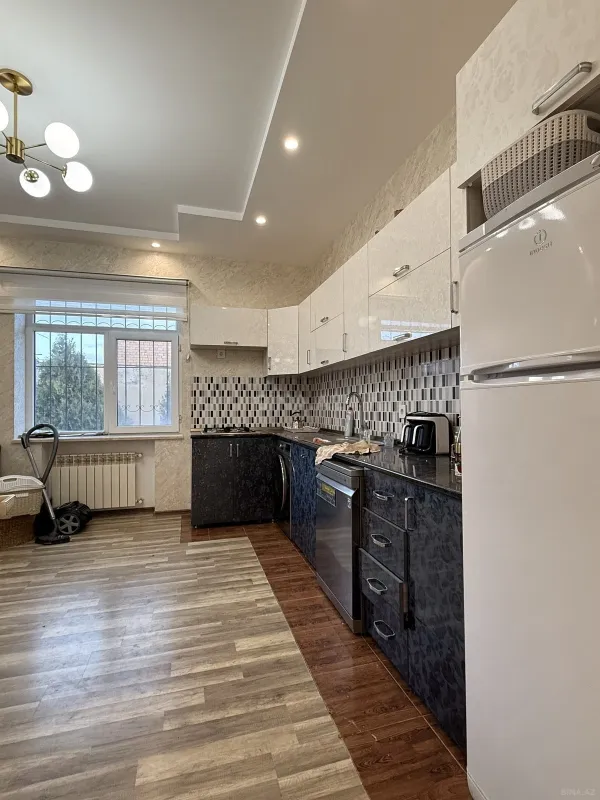 Satılır 5 otaqlı həyət evi 192 m²