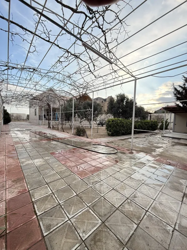 Satılır 5 otaqlı həyət evi 192 m²