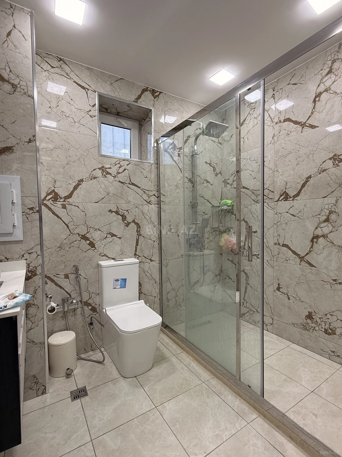 Satılır 5 otaqlı həyət evi 192 m²