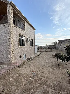 Satılır 5 otaqlı həyət evi 192 m²