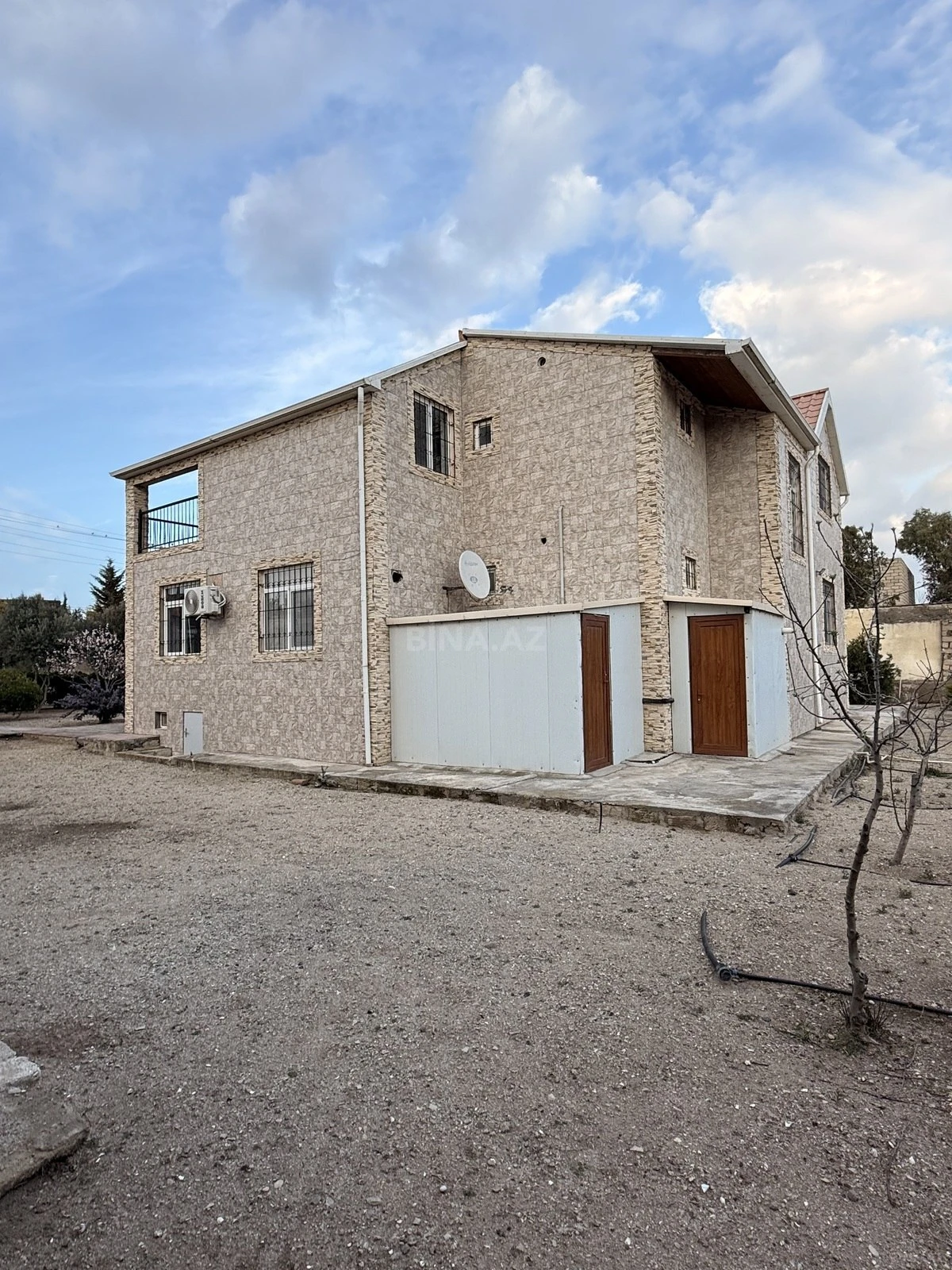 Satılır 5 otaqlı həyət evi 192 m²