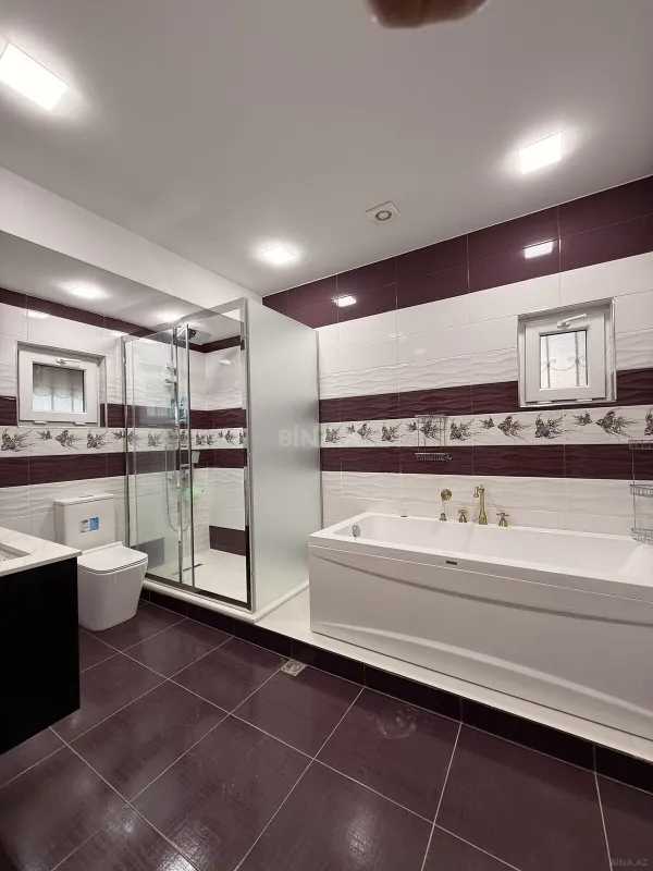 Satılır 5 otaqlı həyət evi 192 m²
