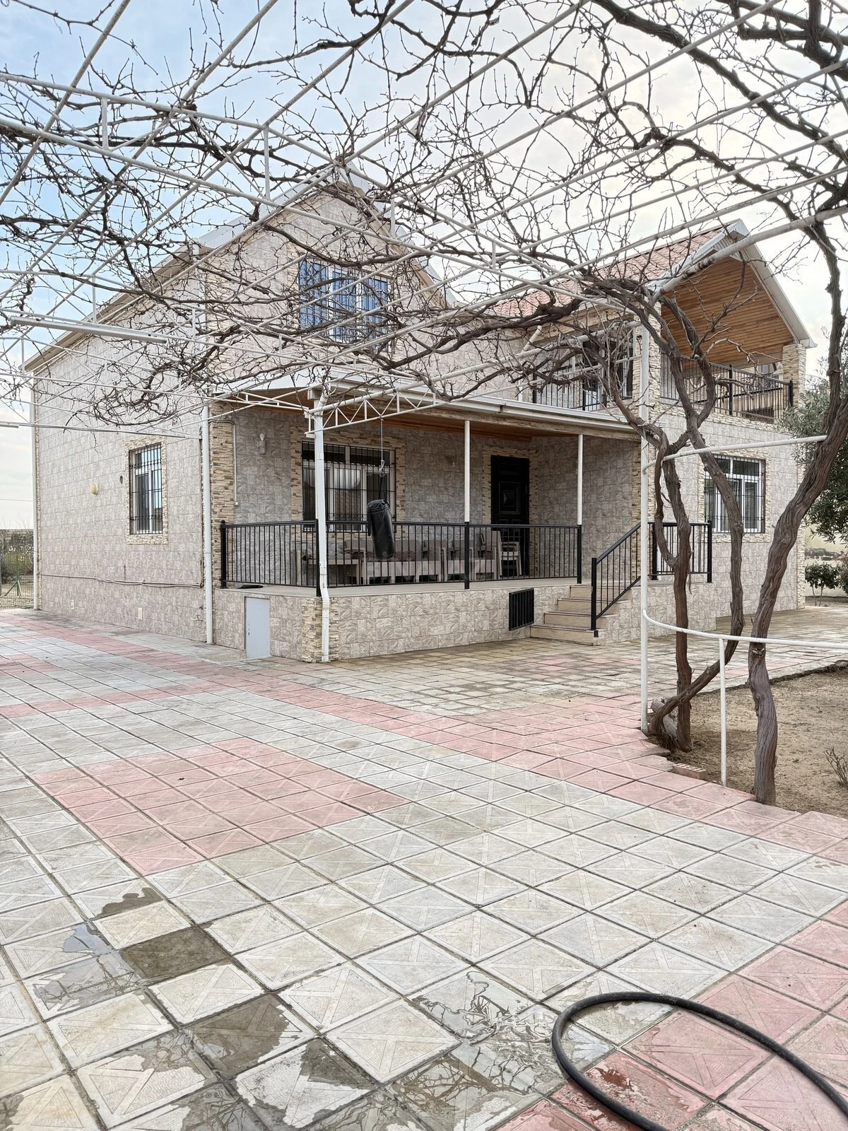 Satılır 5 otaqlı həyət evi 192 m²