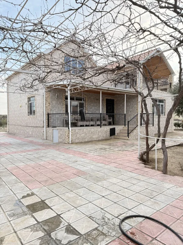 Satılır 5 otaqlı həyət evi 192 m²