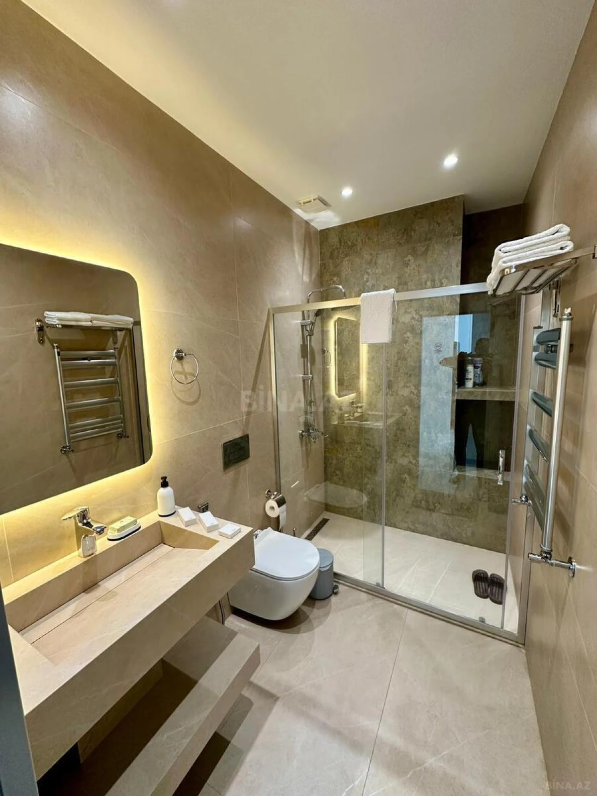 Kirayə verilir 2 otaqlı mənzil 77 m²