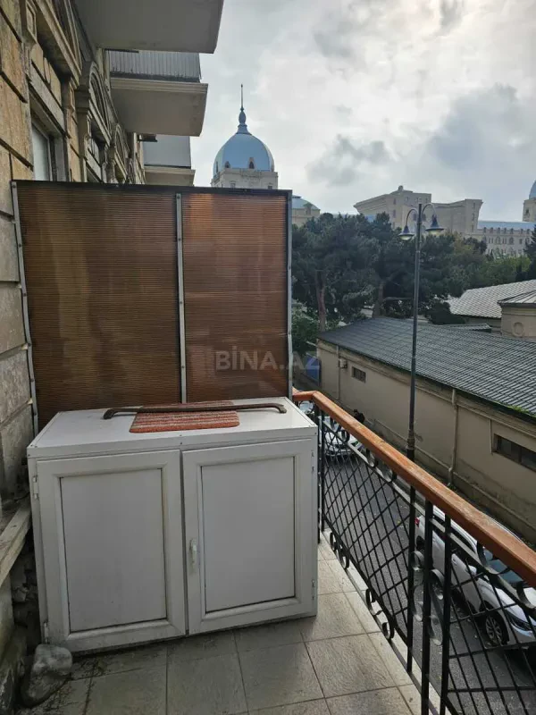 Satılır 5 otaqlı mənzil 135 m²