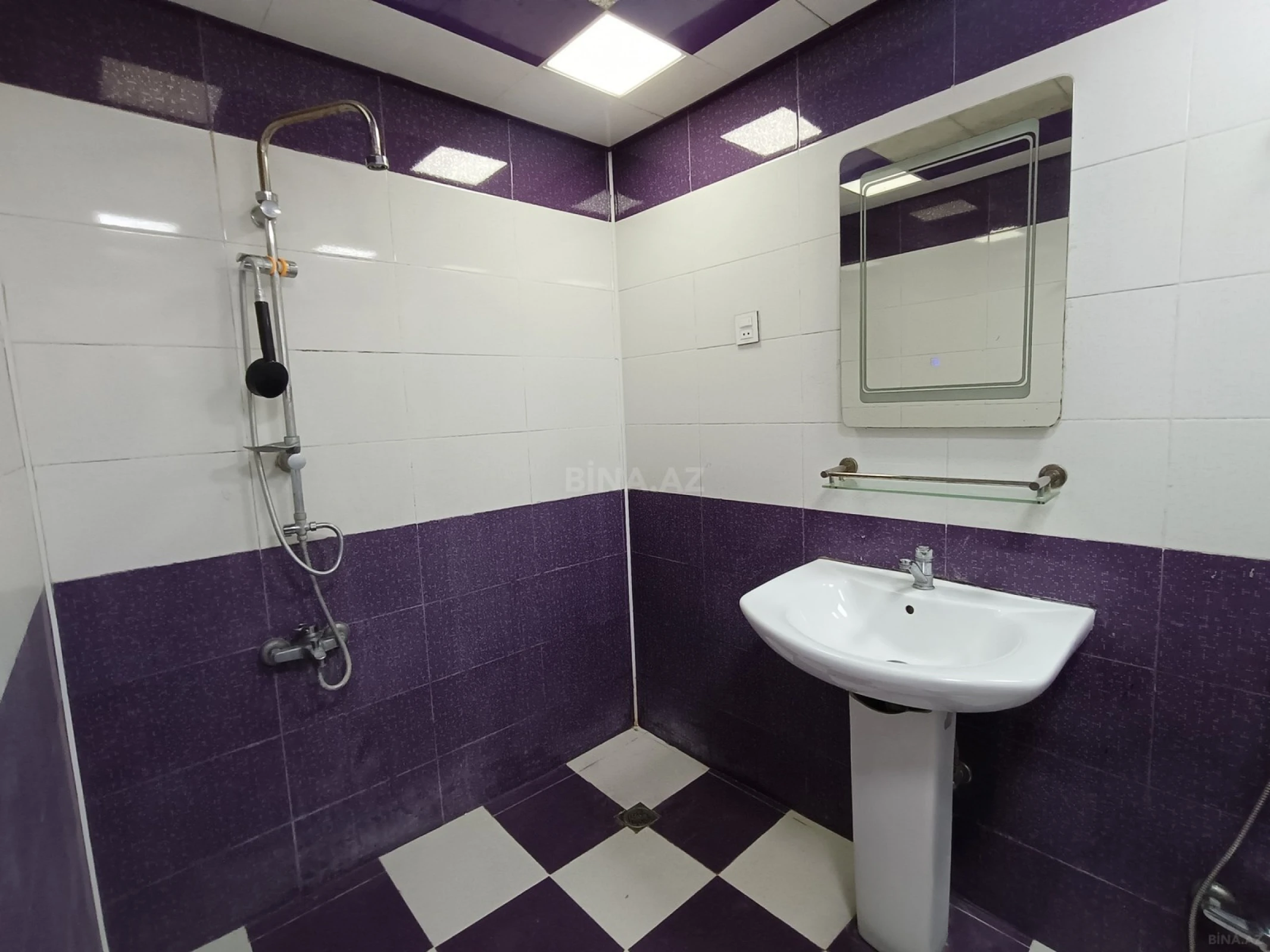 Kirayə verilir 2 otaqlı mənzil 75 m²