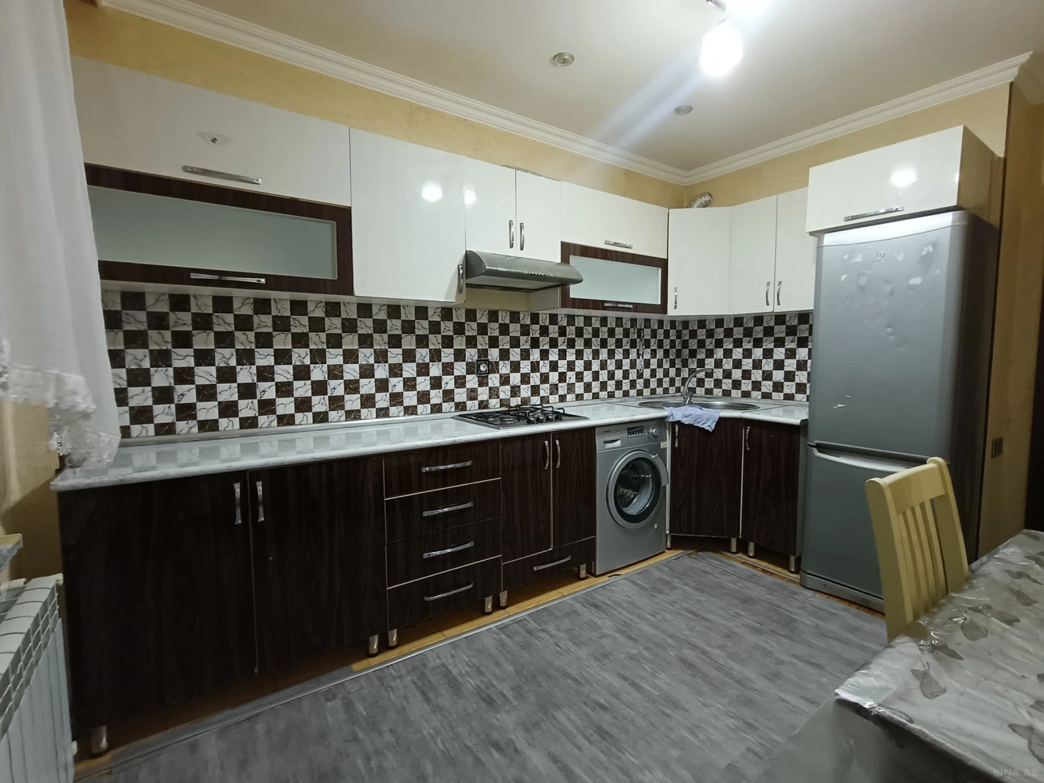 Kirayə verilir 2 otaqlı mənzil 75 m²