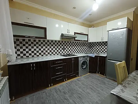 Kirayə verilir 2 otaqlı mənzil 75 m²