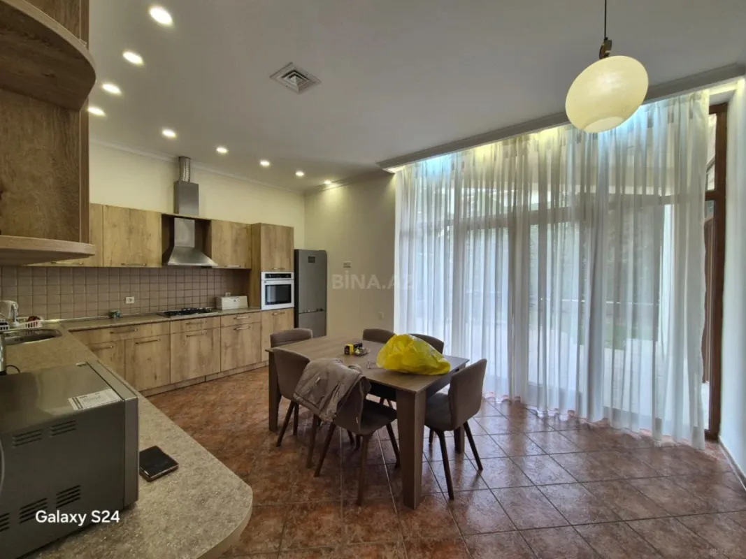 Kirayə verilir 6 otaqlı həyət evi 350 m²