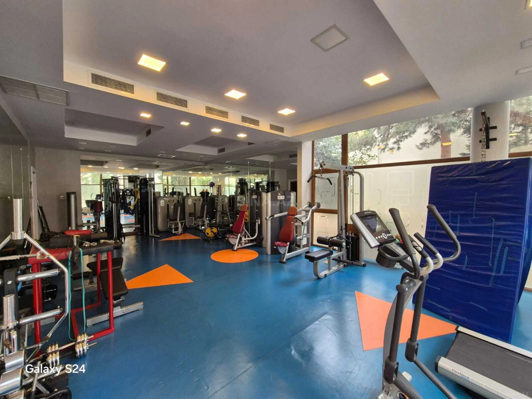 Kirayə verilir 6 otaqlı həyət evi 350 m²