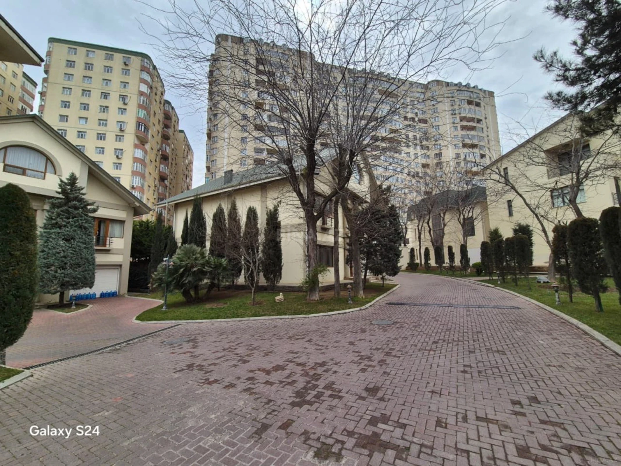 Kirayə verilir 6 otaqlı həyət evi 350 m²