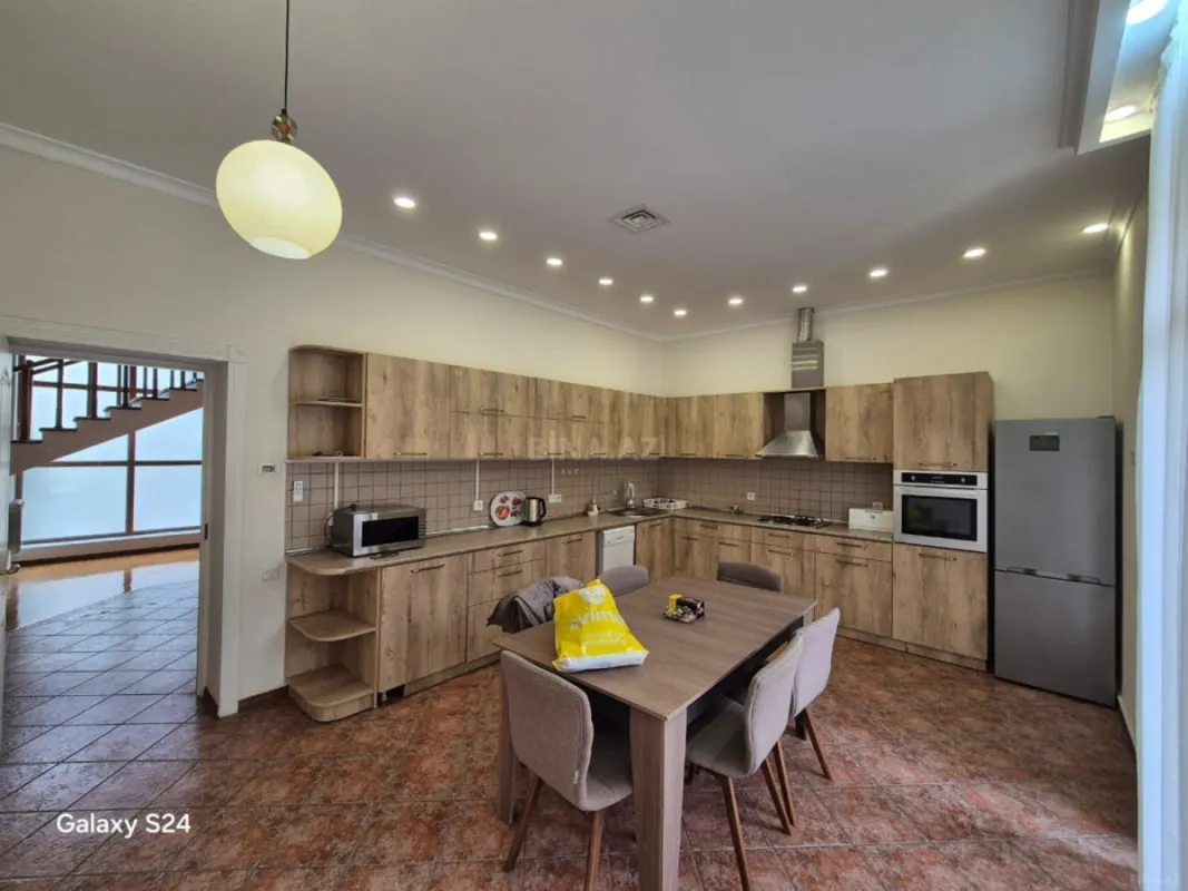 Kirayə verilir 6 otaqlı həyət evi 350 m²