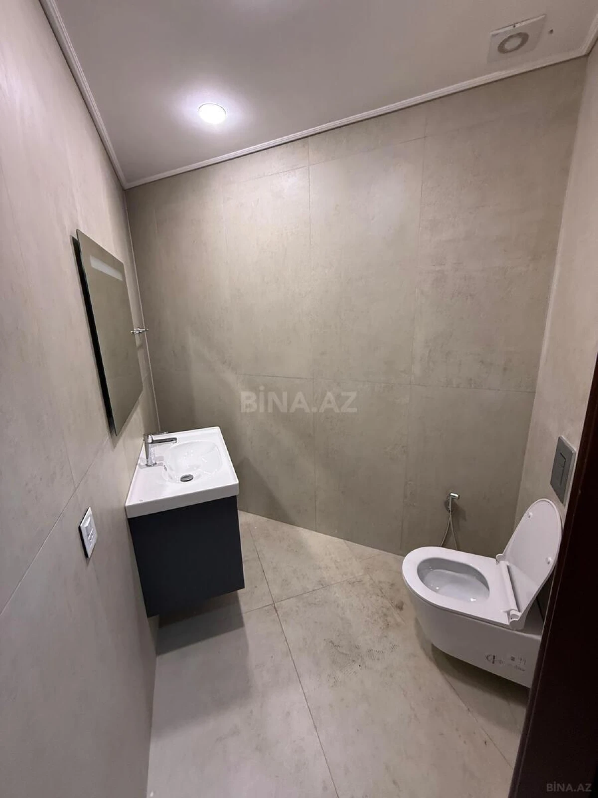 Kirayə verilir 4 otaqlı mənzil 220 m²