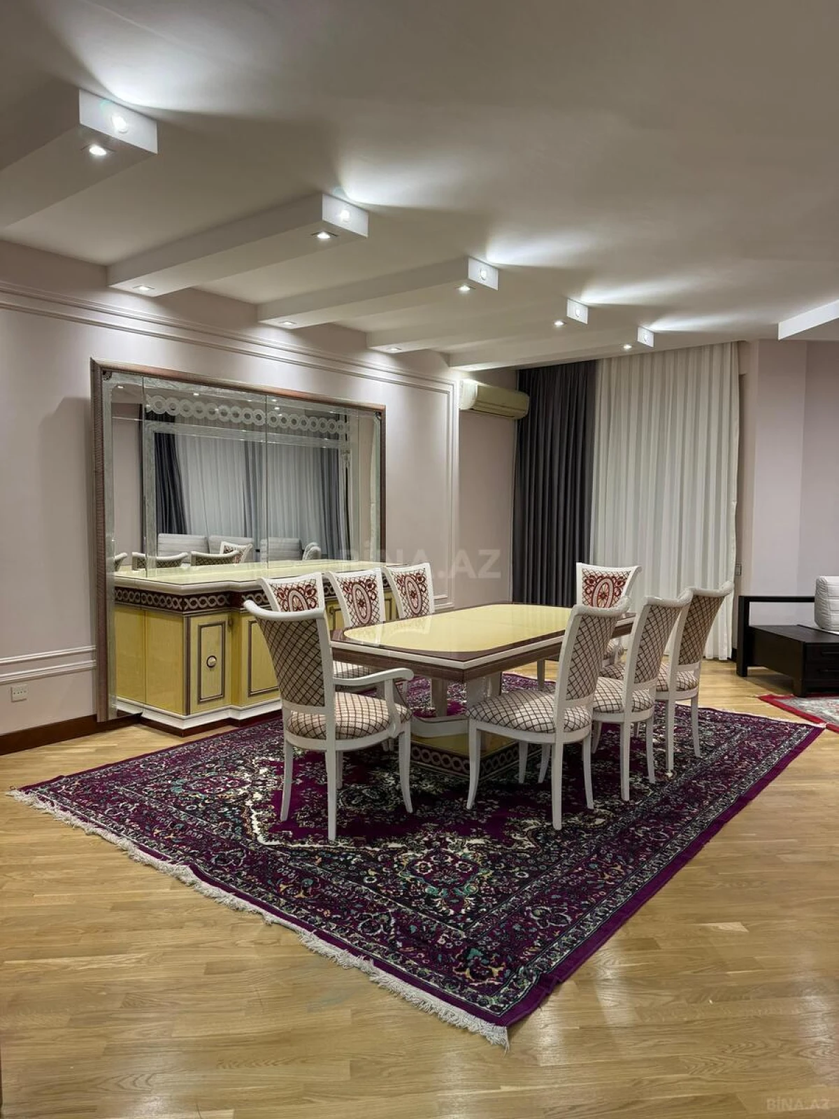 Kirayə verilir 4 otaqlı mənzil 220 m²