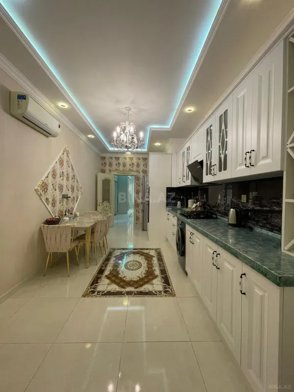 Satılır 3 otaqlı mənzil 165 m²